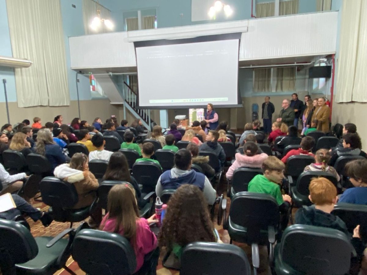 Cinema aproxima estudantes de Cerro Largo e San Pietro Mussolino (Itália) Cinema aproxima estudantes de Cerro Largo e San Pietro Mussolino (Itália)