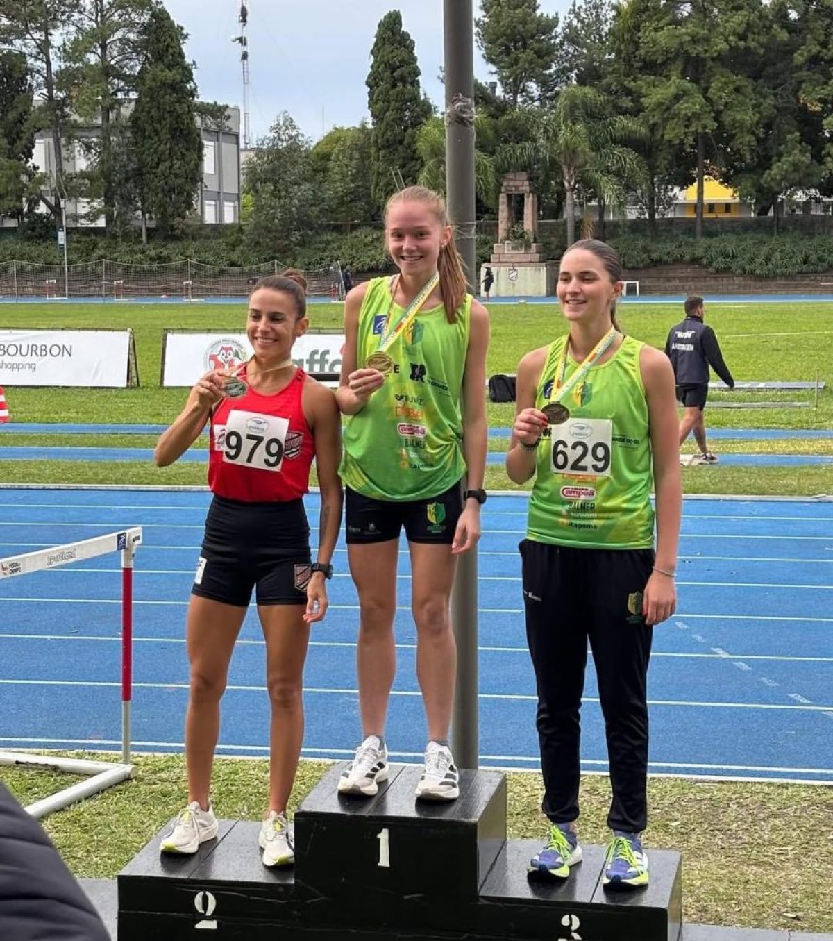 Fernanda Sandri Schneider conquista ouro e prata no Estadual Adulto de Atletismo