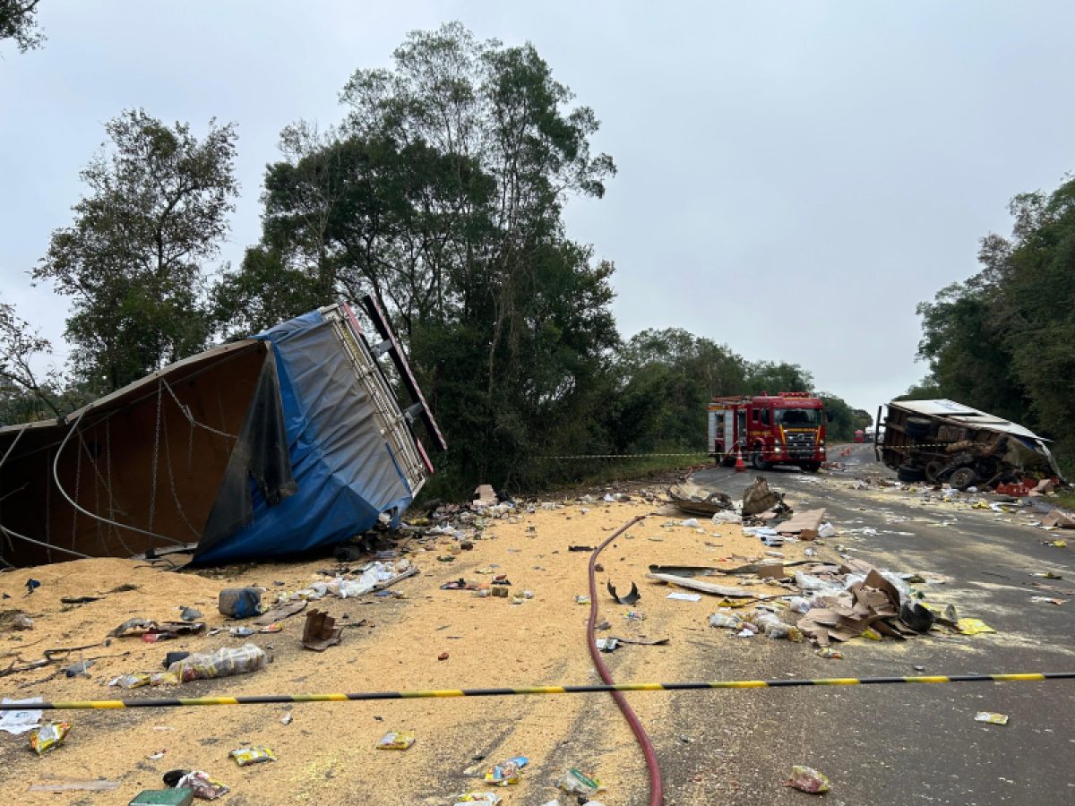 Colisão frontal entre caminhões deixa dois mortos na ERS-344, entre Giruá e Santo Ângelo