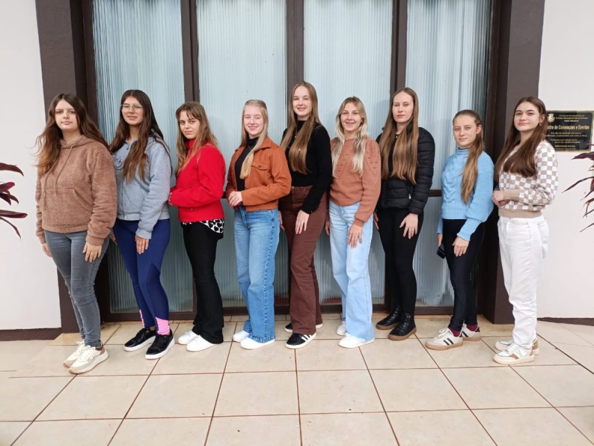 Candidatas a Soberanas de Sete de Setembro participam da primeira reunião preparatória Candidatas a Soberanas de Sete de Setembro participam da primeira reunião preparatória