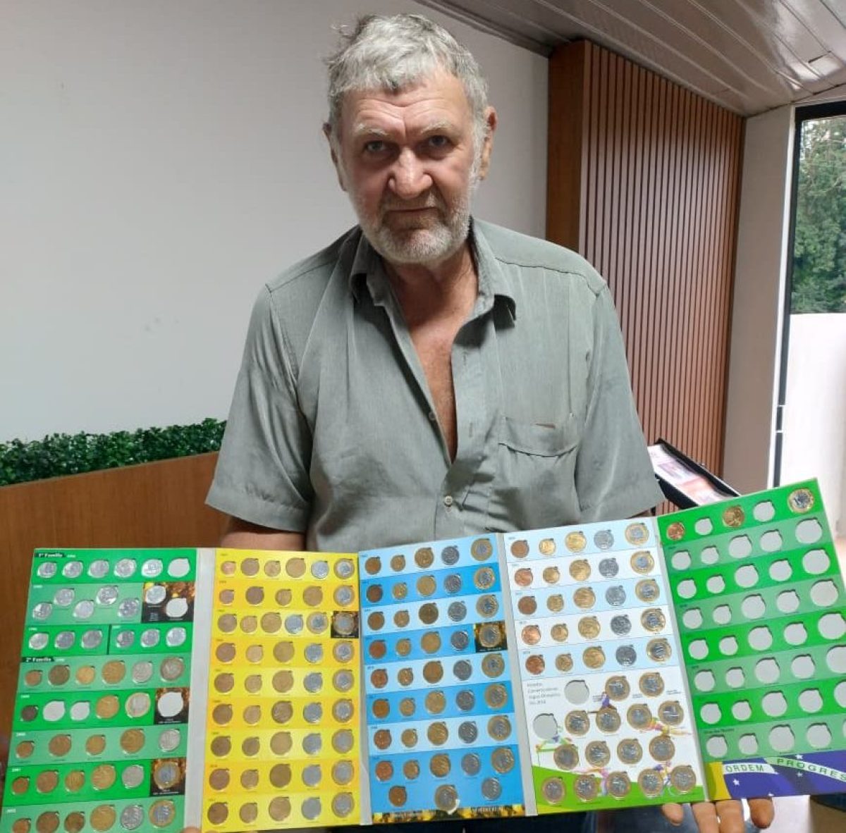 Morador de Guarani das Missões transforma coleção de moedas em paixão pela história