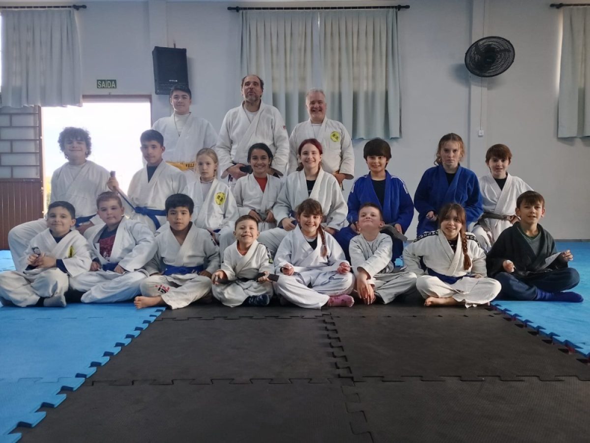 Seminário de judô reúne atletas de Cerro Largo e São Luiz Gonzaga Seminário de judô reúne atletas de Cerro Largo e São Luiz Gonzaga