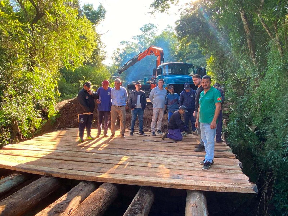 Prefeitura de Cerro Largo reconstrói ponte entre Sandri Moscon e Linha Encantado