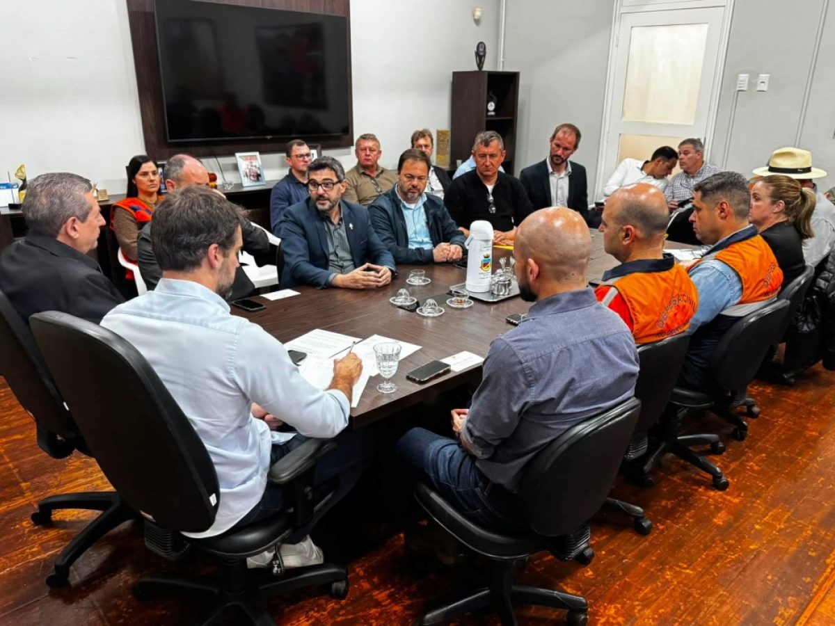 Governador do Estado anuncia R$ 1 milhão para municípios das Missões atingidos por temporais Governador do Estado anuncia R$ 1 milhão para municípios das Missões atingidos por temporais