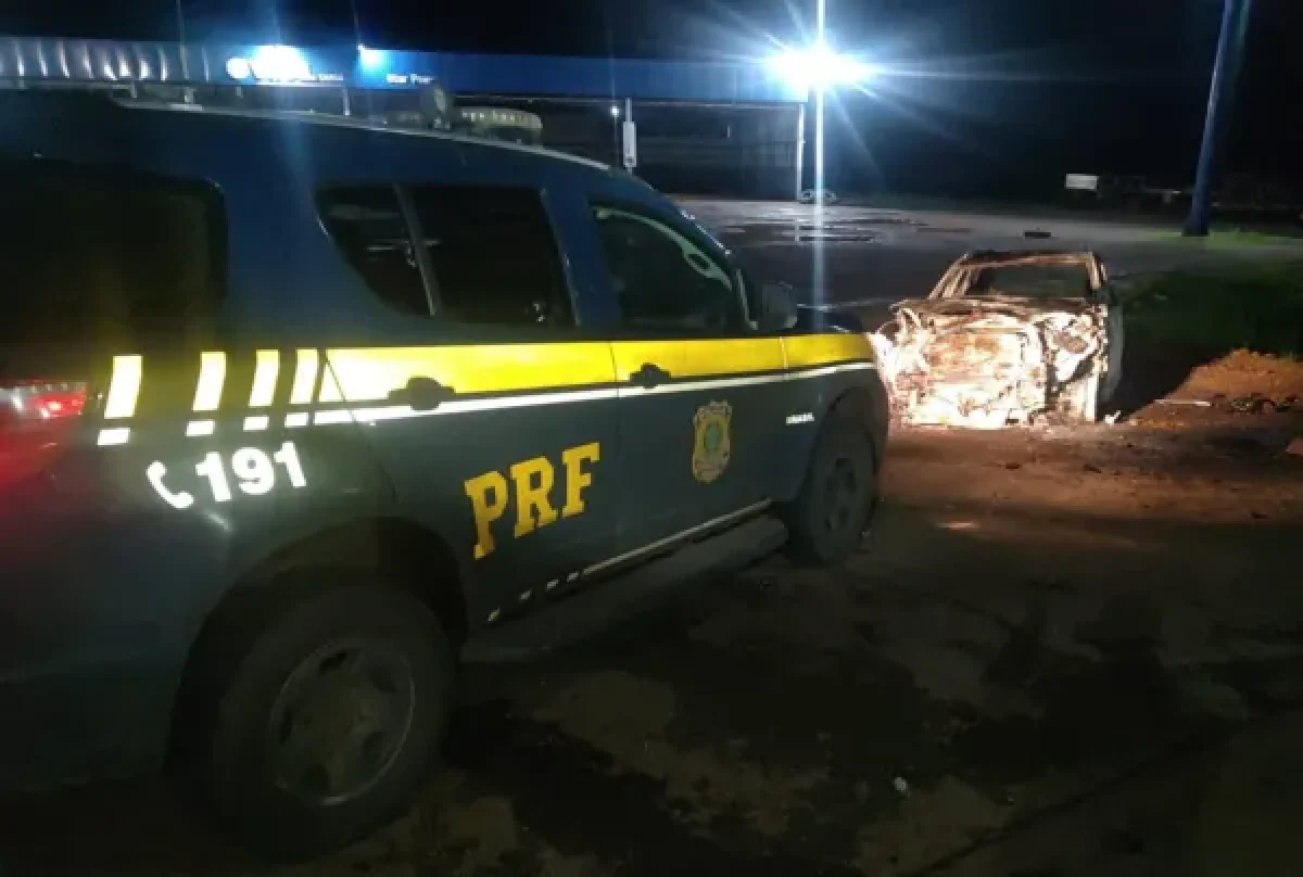 Assalto em Guarani das Missões termina em capotamento e incêndio com duas mortes na BR-392 Assalto em Guarani das Missões termina em capotamento e incêndio com duas mortes na BR-392