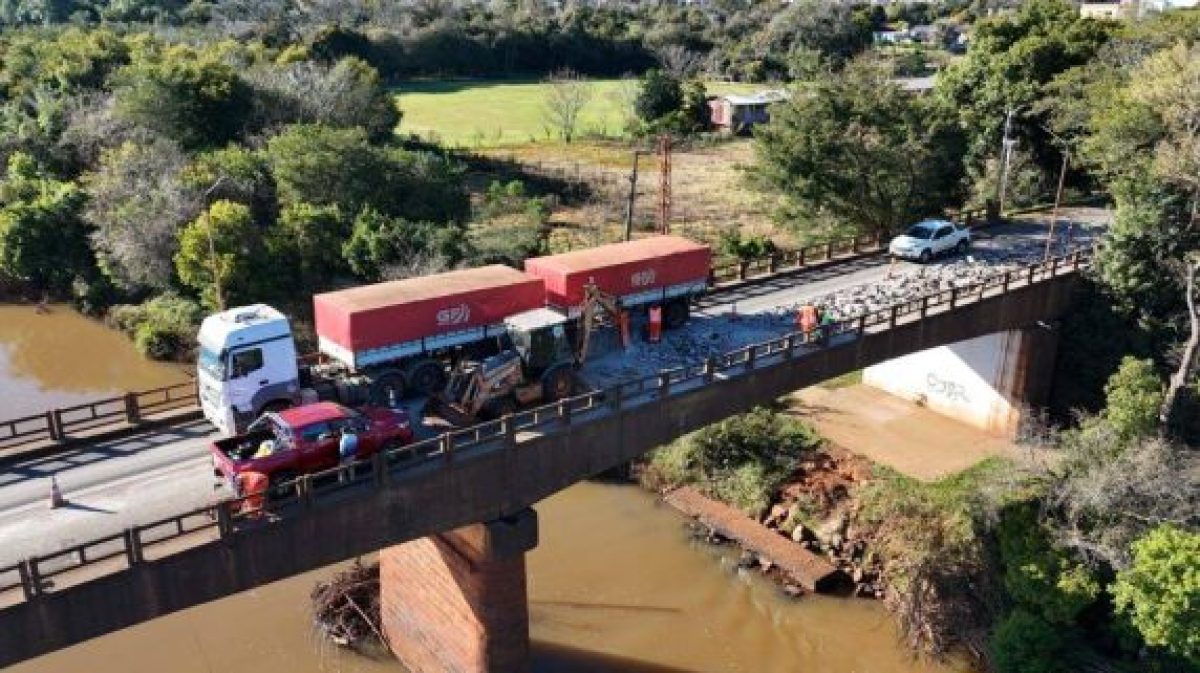 Ponte entre Santo Ângelo e Entre-Ijuís é interditada para veículos pesados Ponte entre Santo Ângelo e Entre-Ijuís é interditada para veículos pesados