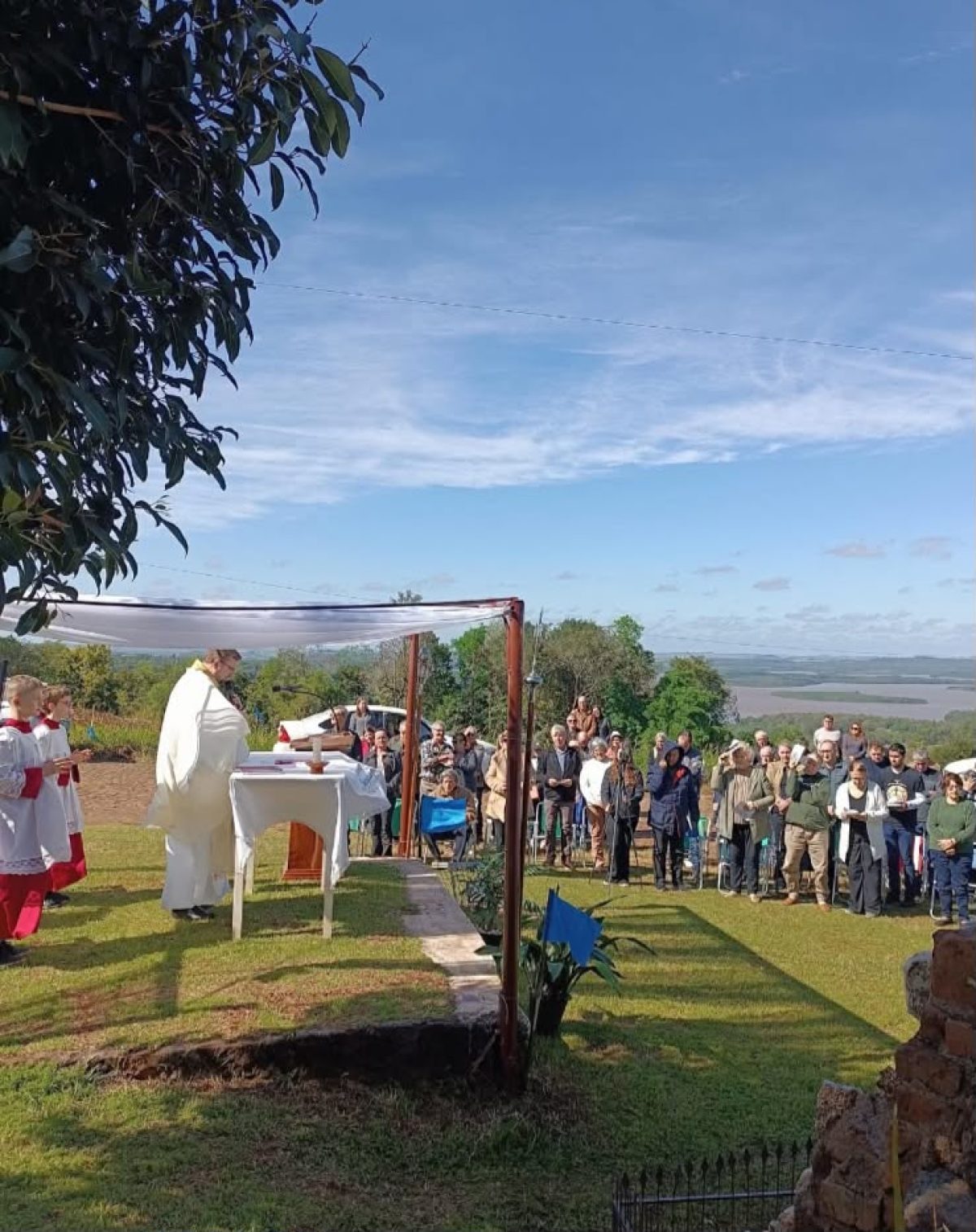 Primeira Romaria à Gruta de Nossa Senhora das Dores reúne fiéis na Linha Caçador, em Cerro Largo Primeira Romaria à Gruta de Nossa Senhora das Dores reúne fiéis na Linha Caçador, em Cerro Largo
