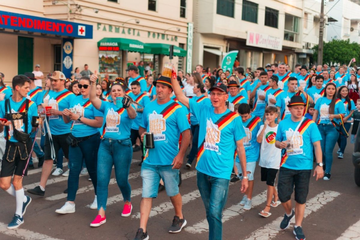 Carreata da Alegria registra alta procura e inscrições seguem abertas para a 30ª Oktoberfest Missões Carreata da Alegria registra alta procura e inscrições seguem abertas para a 30ª Oktoberfest Missões