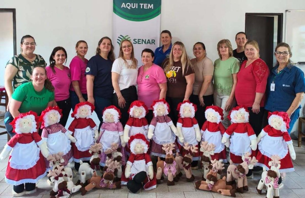 Curso prepara peças decorativas para o Natal de Salvador das Missões